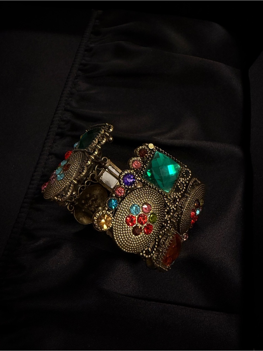 Vintage Expandable Panel Bracelet | Colorful Rhinestones | Statement Jewelry - Picture 10 of 10